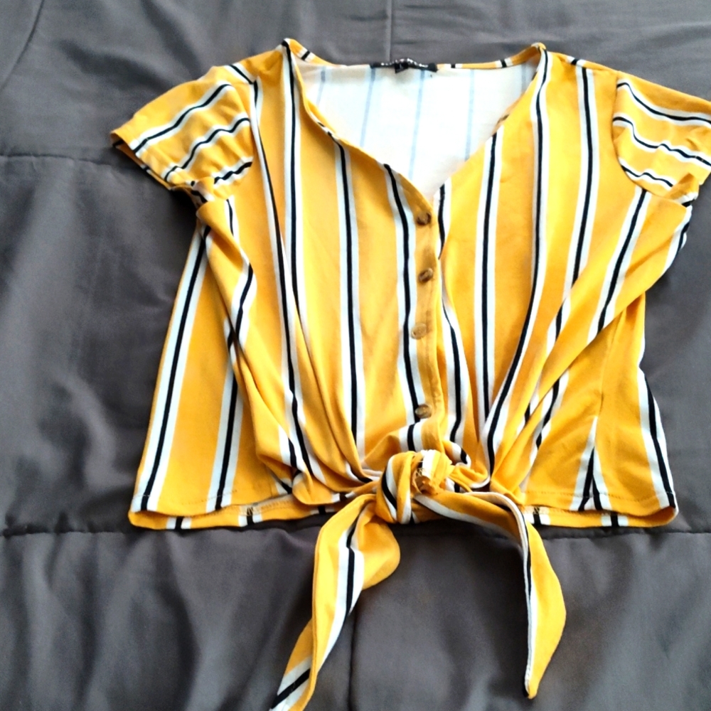 S/S tie shirt.
